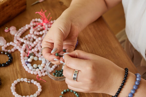 Laissez-vous inspirer par nos perles naturelles pour créer des bijoux uniques